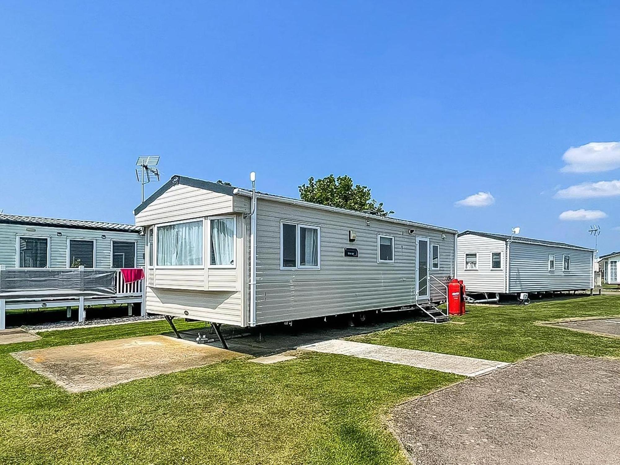 Superb 6 Berth Caravan At St Osyth Beach, Near Clacton-On-Sea Ref 28008Mc Exterior photo